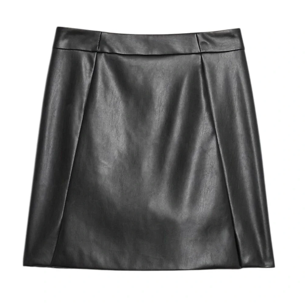 Banana Republic Factory Black Vegan Leather Mini Skirt Size‎ 4 Slit Detail